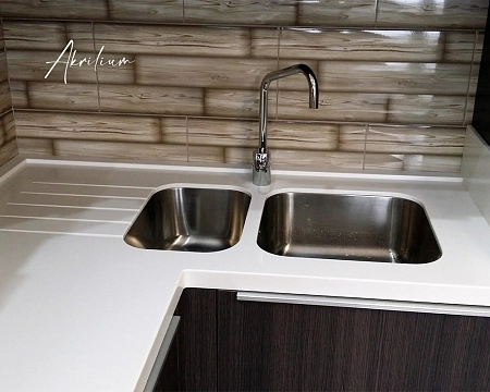 Угловая столешница из искусственного акрилового камня Grandex Pure White P-104/2