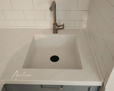 Столешница из искусственного акрилового камня Grandex Pure White P-104 на кухню