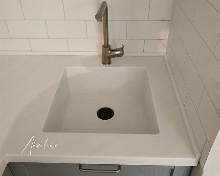 Столешница из искусственного акрилового камня Grandex Pure White P-104 на кухню